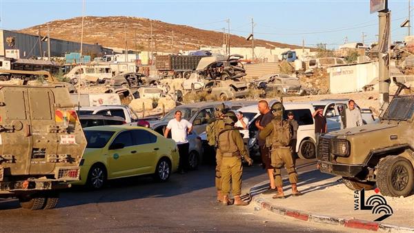 الاحتلال الصهيوني يعتدي على المواطنين العالقين عند مدخل “عناتا”