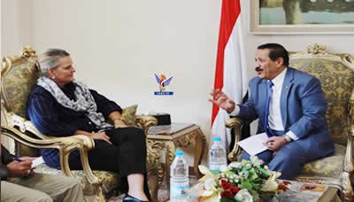 وزير الخارجية يناقش مع غراندي جهود تعزيز العمل الإنساني باليمن