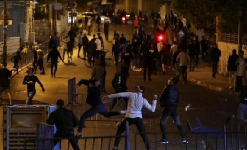 العدو الصهيوني يقتحم بلدة الطور بالقدس المحتلة ومواجهات في مخيم شعفاط