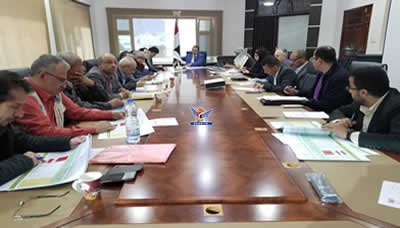 اجتماع موسع برئاسة وزير المياه والبيئة لمناقشة جهود مكافحة الكوليرا