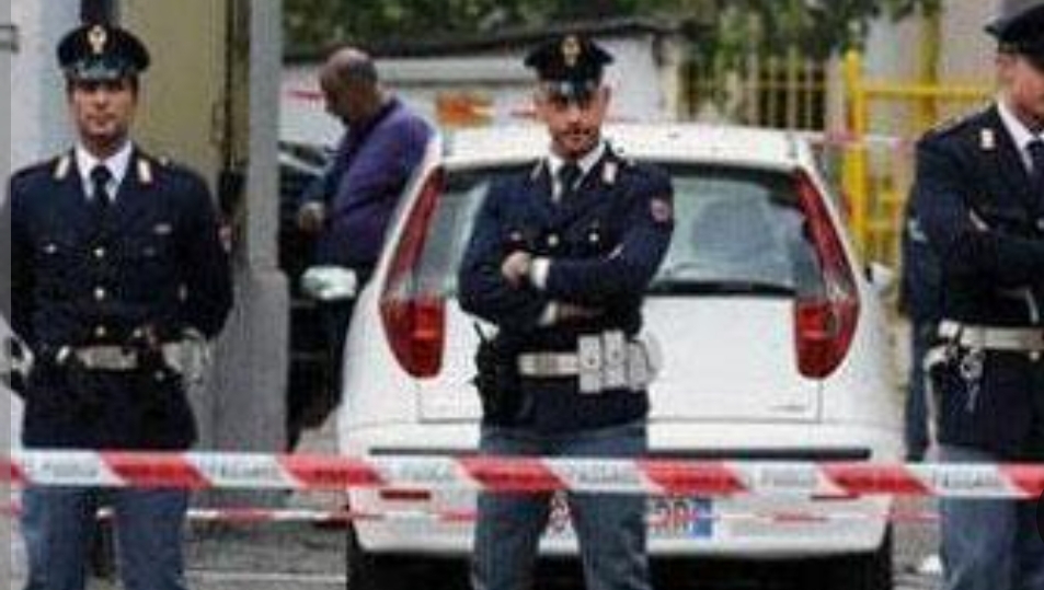 قتيل وأربعة جرحى في هجوم بسكين قرب ميلانو