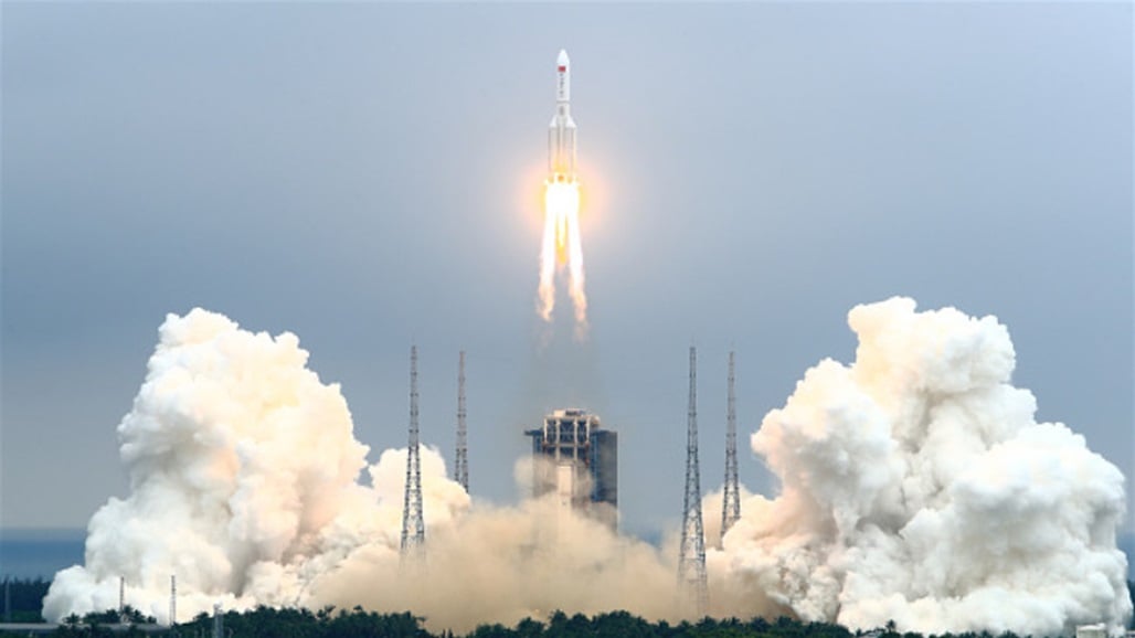 صاروخ صيني يخرج عن السيطرة ويهدد العالم ومطارات دولية تغلق أجواءها