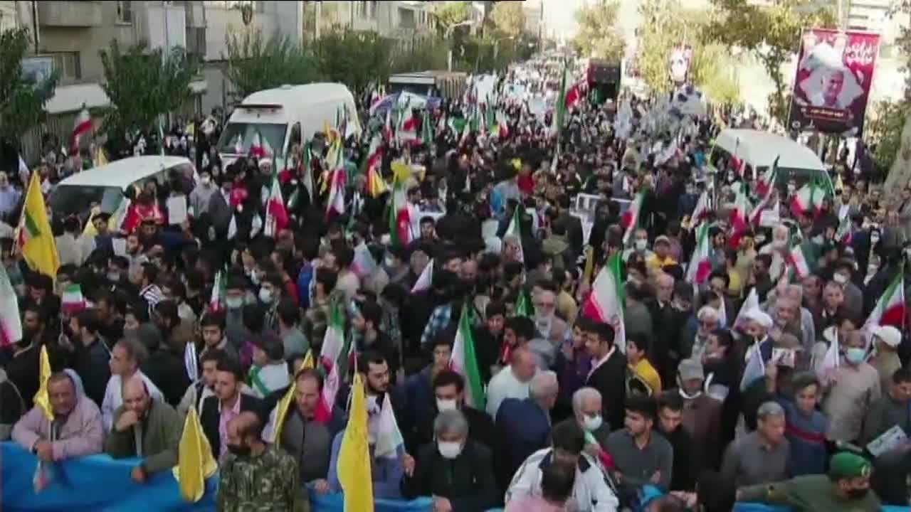 مسيرات ضخمة في أنحاء إيران بمناسبة “يوم مقارعة الاستكبار العالمي”