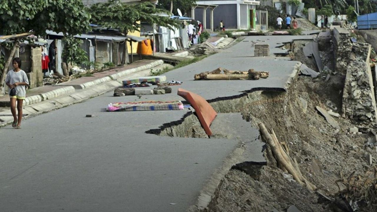 زلزال بقوة 6.1 درجة يضرب وسط اندونيسيا