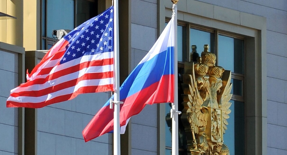 صحيفة تكشف عن محادثات أمريكية روسية غير مباشرة