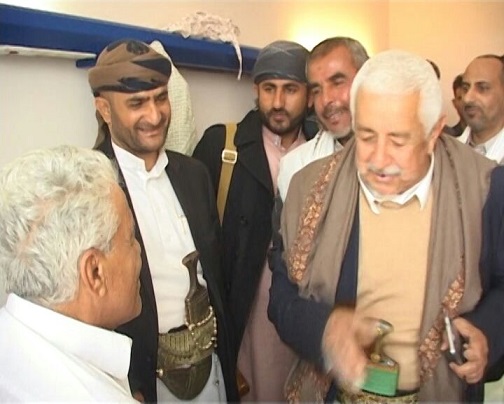 أمين عام مجلس الشوری يطمٸن علی صحة عضو المجلس عبدالله مجيديع