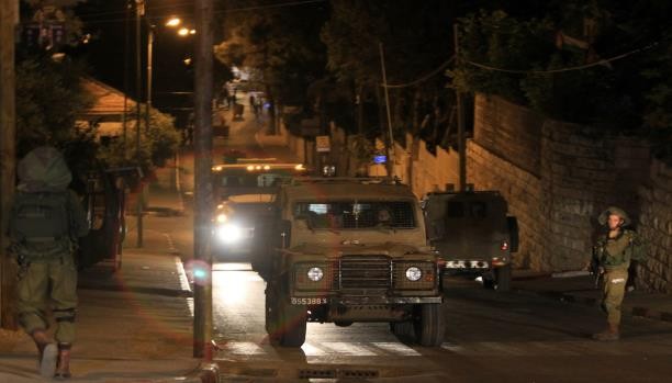 العدو الصهيوني يعتقل شاباً فلسطينياً ويستولي على مركبة ويقتحم قريتي زبوبا ورمانة