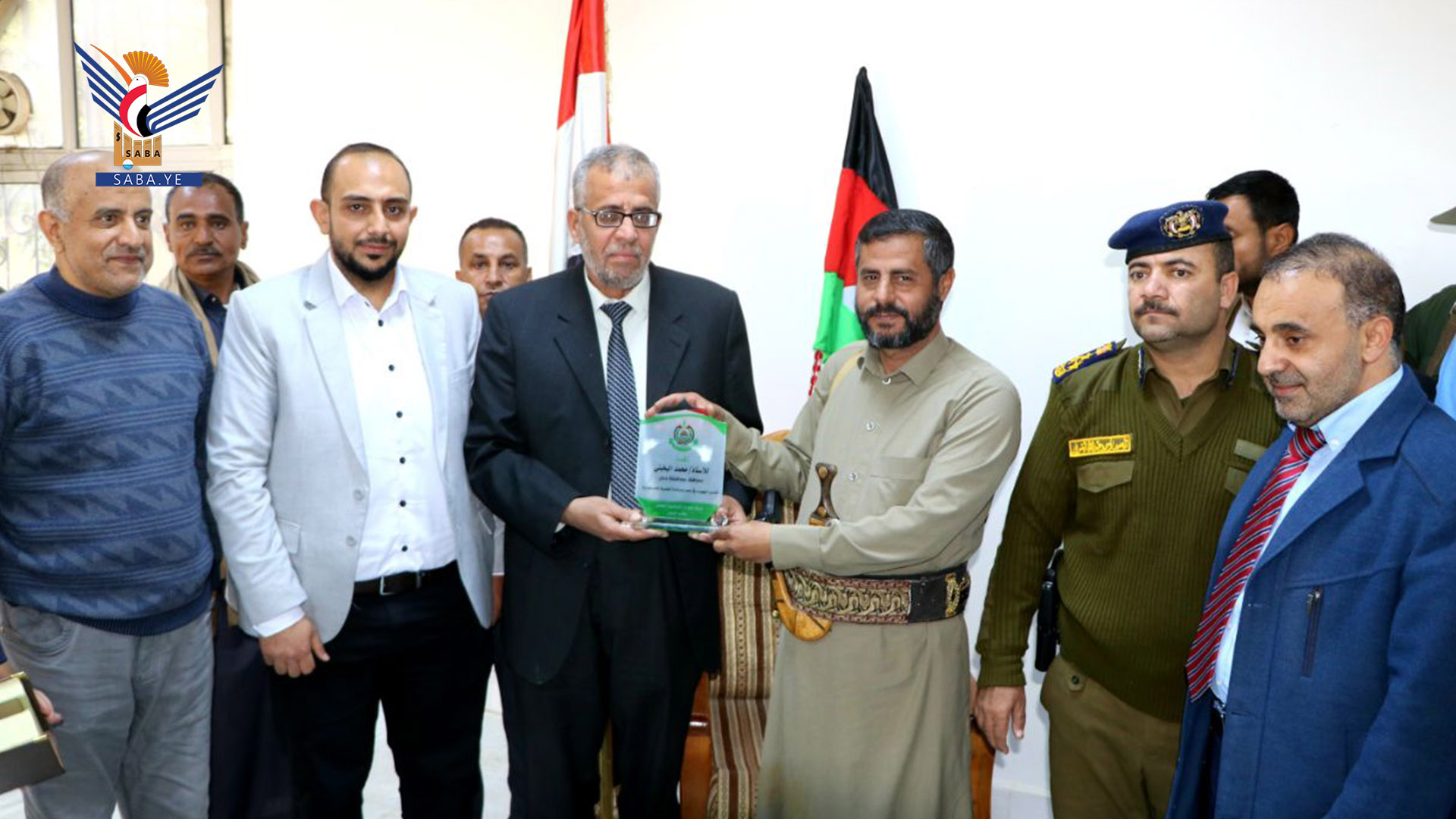 محافظ ذمار يؤكد استمرار دعم القضية الفلسطينية ومقاومة الاحتلال