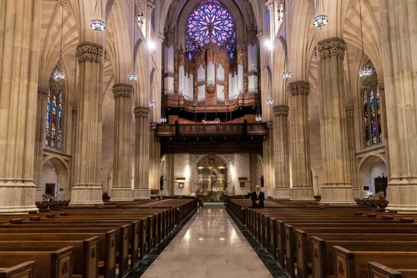 تراجع عدد المسيحيين في كل من إنجلترا وويلز إلى ما دون النصف