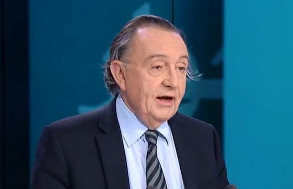 سفير فرنسي سابق يكشف سر العدوان السعودي الإماراتي على اليمن