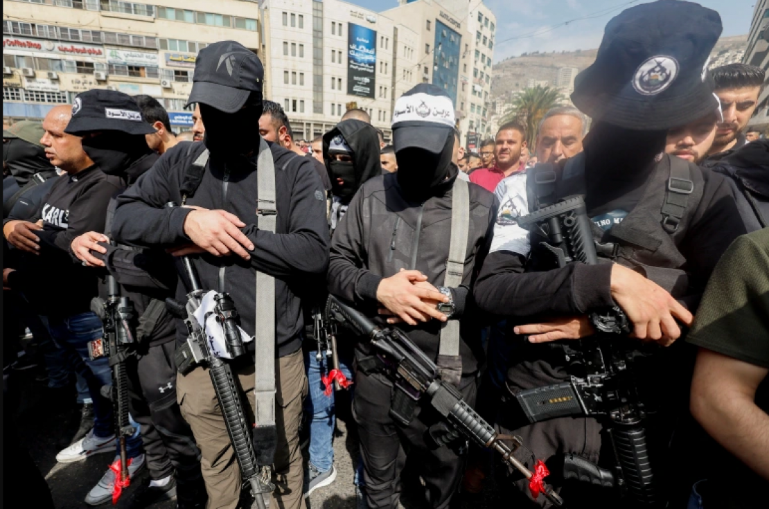 المقاومة الفلسطينية تستهدف حواجز ومواقع العدو محيط نابلس بعد بيان عرين الأسود