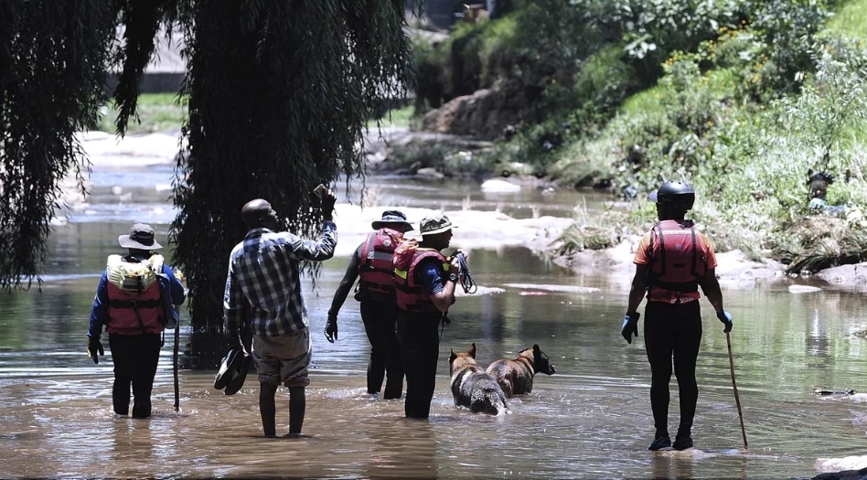 مصرع 14 شخصا جراء فيضان نهر في جنوب أفريقيا