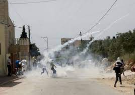 إصابة ثلاثة فلسطينيين برصاص العدو الصهيوني في مسيرة إسبوعية بقلقيلية بالضفة المحتلة