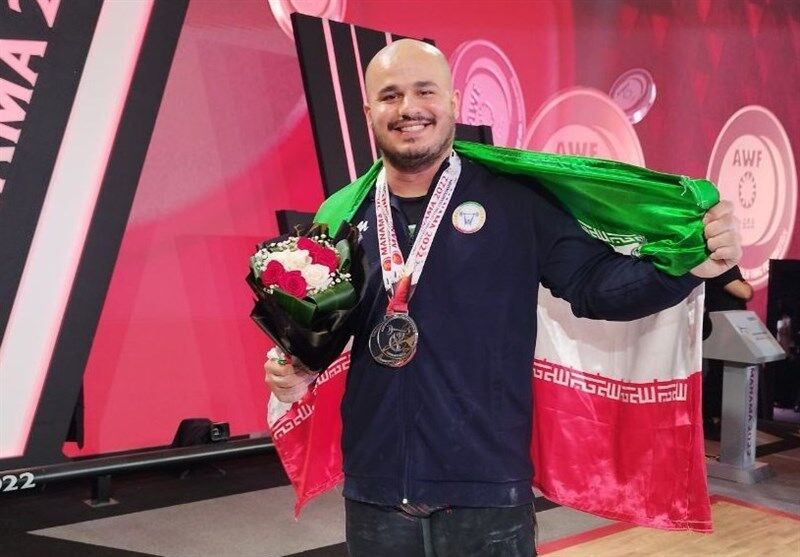 رباع إيراني يفوز بميداليتين ذهبية وفضية في بطولة العالم لرفع الأثقال بكولومبيا