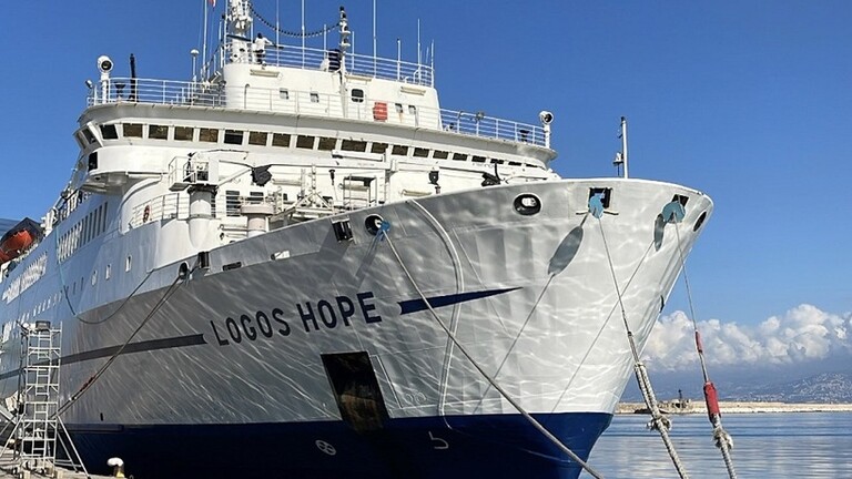 أكبر مكتبة عائمة في العالم ترسو في مرفأ بيروت