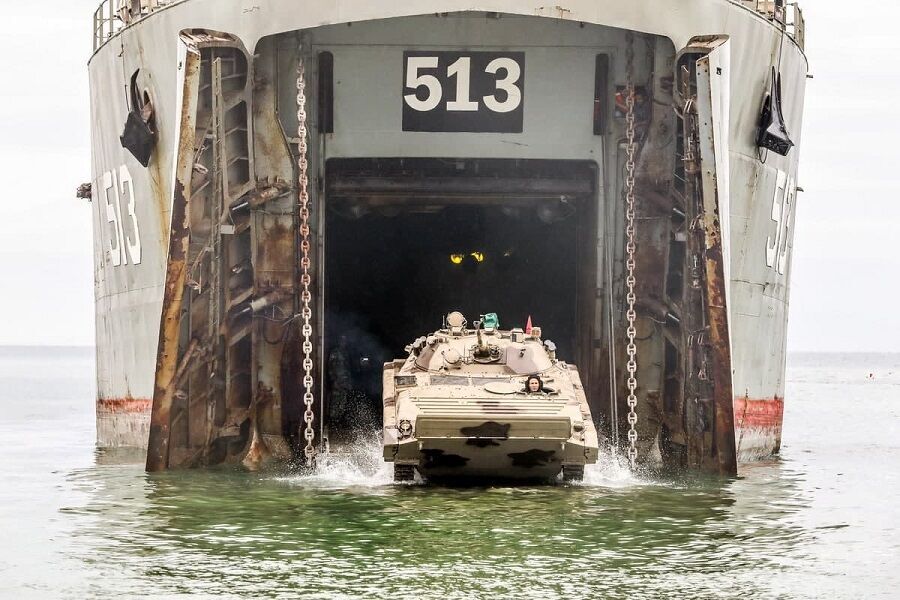 الجيش الإيراني يجري بنجاح مناورات “ذوالفقار”