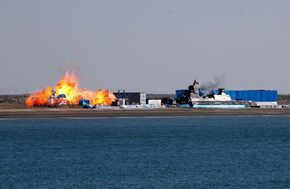 مناورات ذوالفقار 1401 .. مسيرات الجيش تدمّر اهدافها على الساحل