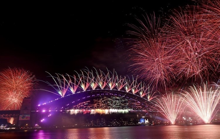 العالم يستقبل عام 2023 بعد سنة مضطربة