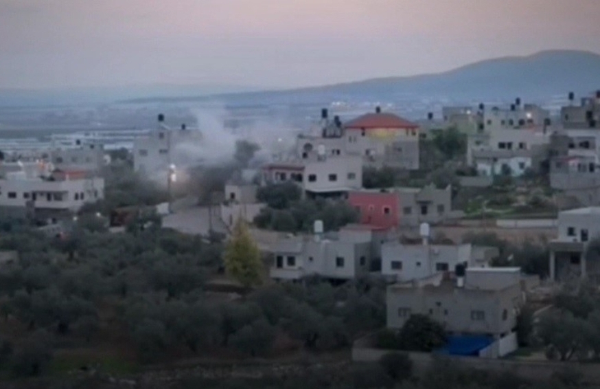 العدو يفجر ثلاث شقق لذوي الشهيدين أحمد وعبد الرحمن عابد في كفر دان ويعتقل 15 فلسطينيا