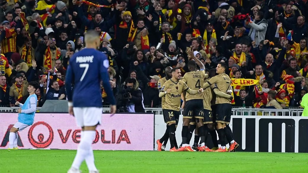 الدوري الفرنسي: باريس سان جيرمان يتلقى اول خسارة له أمام لانس 