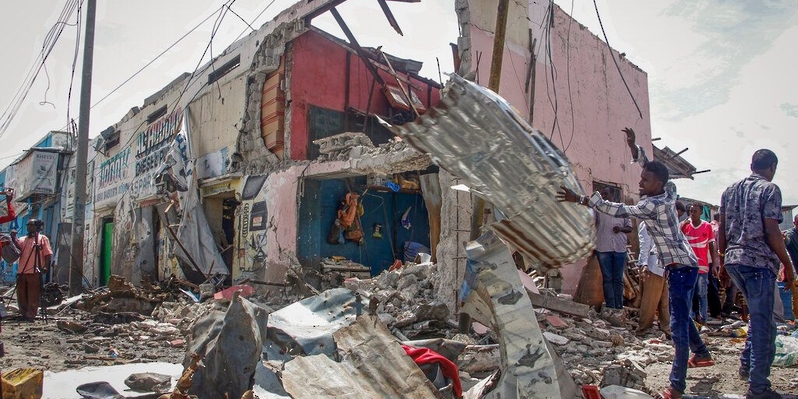 ارتفاع حصيلة قتلى انفجار سيارتين ملغومتين بالصومال إلى 35 شخصا