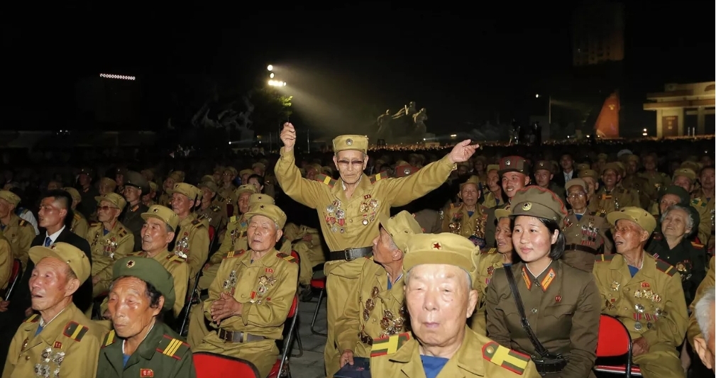 مئة ألف كوري شمالي يحضرون اجتماعا لدعم قرارات الحزب الحاكم