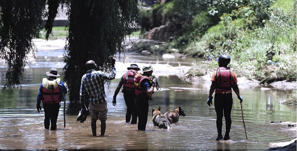 مقتل ثمانية عمال مناجم إثر انهيار ناجم عن فيضانات في جنوب أفريقيا
