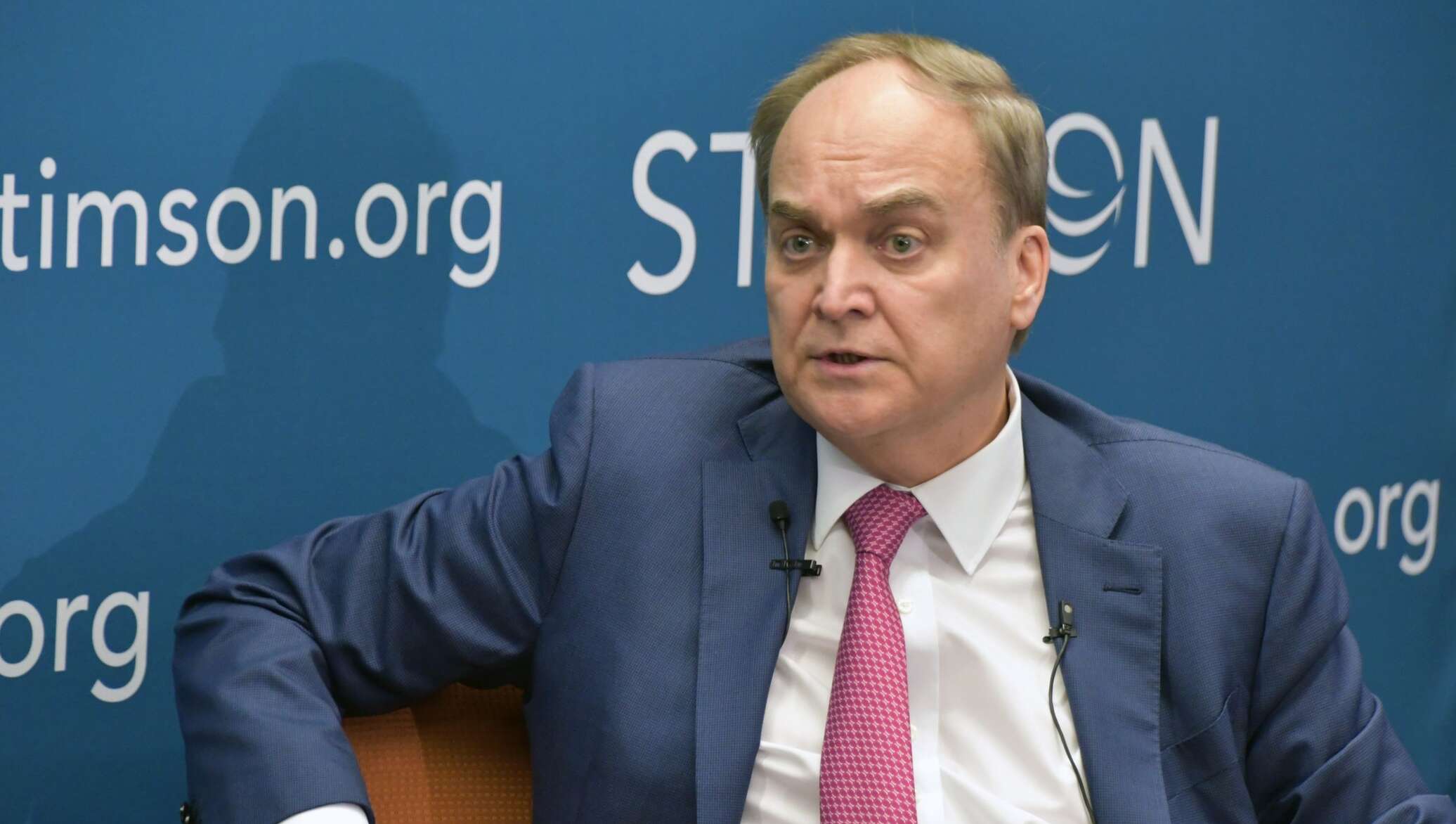 أنطونوف يدعو الإعلام الأمريكي لتغطية الأحداث في روسيا بموضوعية