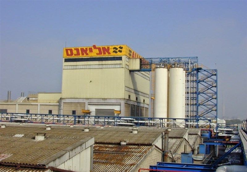 اندلاع حريق كبير في مصنع إطارات بحيفا ويوقف انتاجه