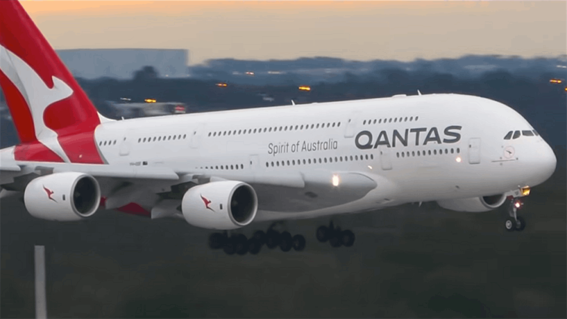 هبوط طائرة ركاب اضطرارياً في استراليا بعد إطلاق نداء استغاثة