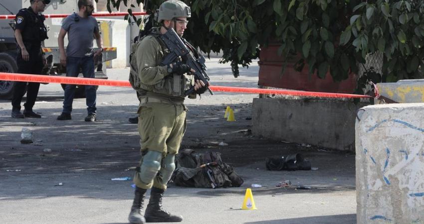 استشهاد شاب فلسطيني بعد إطلاق جنود العدو النار عليه بزعم الطعن برام الله