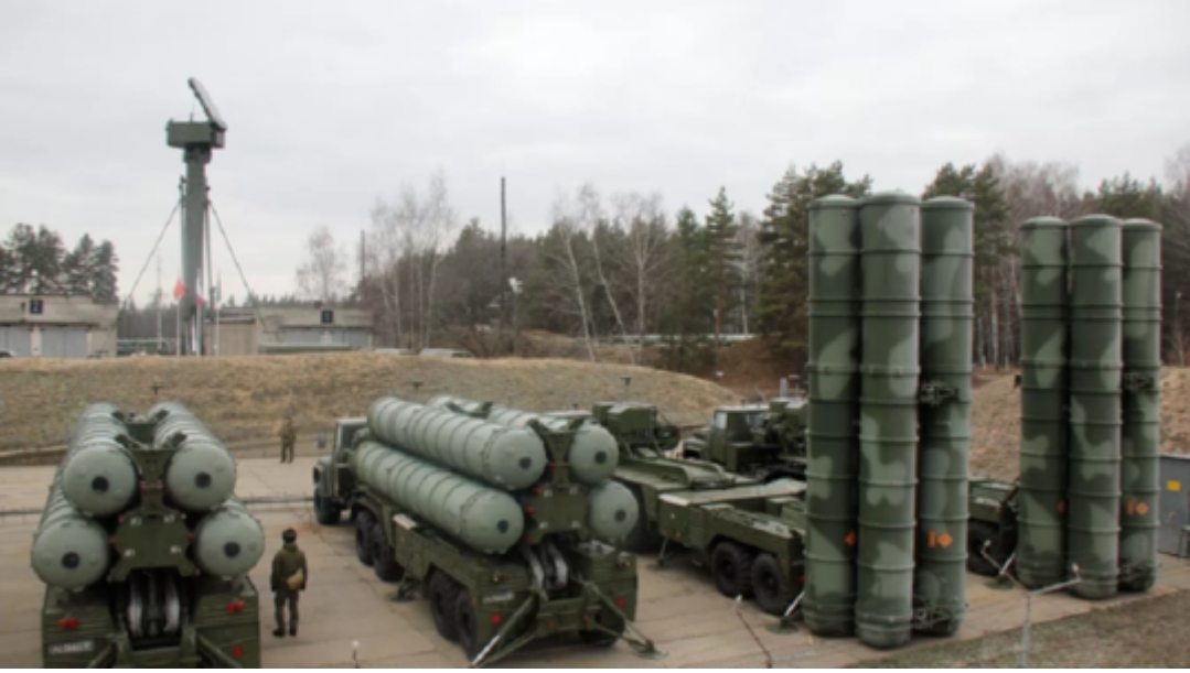 الدفاع الروسية تجري تدريبات باستخدام منظومة أس 300 في موسكو
