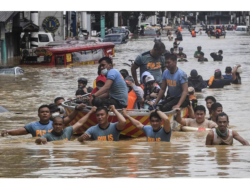 ارتفاع حصيلة ضحايا الفيضانات التي شهدتها الفلبين إلى أكثر من 35 قتيلاً