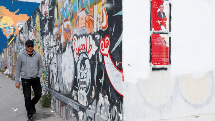 التونسيون يدلون بأصواتهم في الدورة الثانية من الانتخابات التشريعية