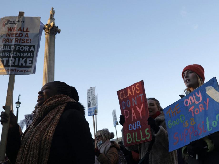 أكثر من نصف مليون بريطاني يشاركون في إضراب هو الأكبر منذ سنوات