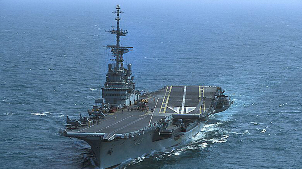 البرازيل تعلن “دفن” حاملة طائرات قديمة في قاع المحيط الأطلسي