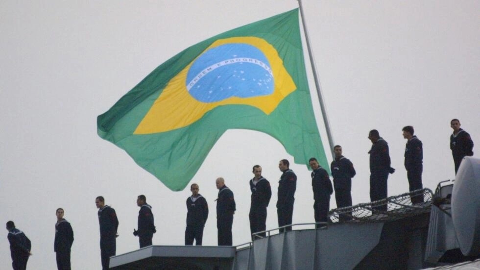 البرازيل تغرق حاملة الطائرات السابقة فوش في مياه المحيط الأطلسي ومنظمات بيئية تحذر من التداعيات