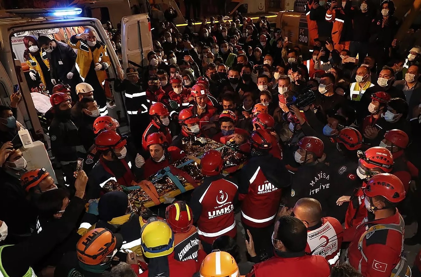 أردوغان: إعلان حالة التأهب وإرسال فرق البحث والإنقاذ على وجه السرعة إلى المناطق المتضررة من الزلزال