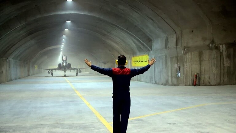 الجيش الإيراني يكشف عن قاعدة جوية تحت الأرض