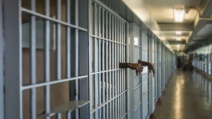 الأسرى الفلسطينيون يواصلون العصيان ضد إدارة سجون العدو لليوم الثالث