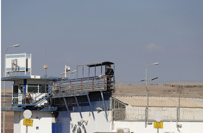 لليوم السابع: الأسرى الفلسطينيون يواصلوا “العصيان” ضد إدارة سجون العدو