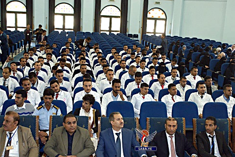رئيس جامعة صنعاء يدشن اعمال المؤتمر العلمي لأبحاث التخرج للدفعة 27 بكلية  الصيدلة