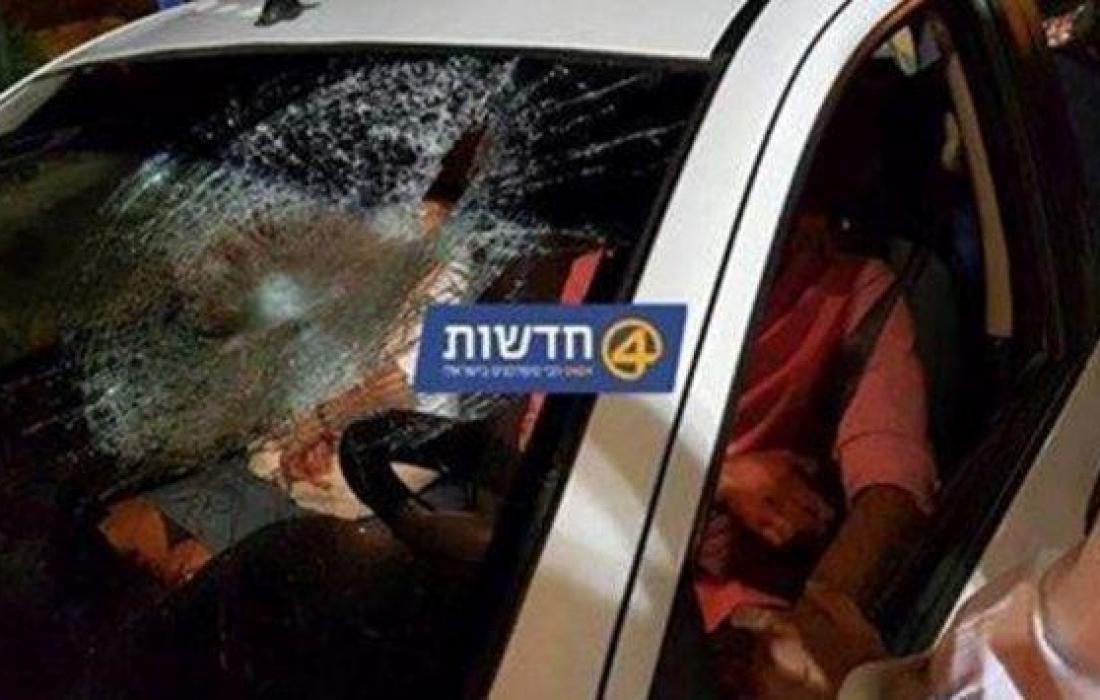 إصابة ثلاثة مستوطنين صهاينة وتحطيم مركبتهم في بلدة عزون شرق قلقيلية