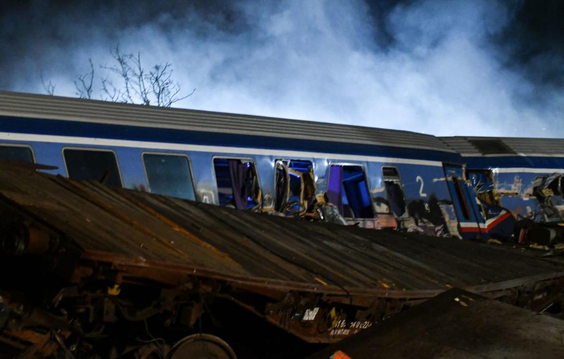 مصرع 32 شخصاً وإصابة العشرات جراء تصادم قطارين في اليونان