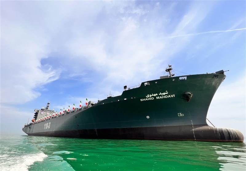 بارجة الشهيد مهدوي العملاقة تنضم لأسطول الحرس الثوري الإيراني
