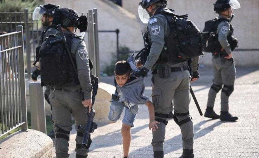 قوات العدو الصهيوني تعتقل طفلا فلسطينيا من بلدة سلوان بالقدس المحتلة