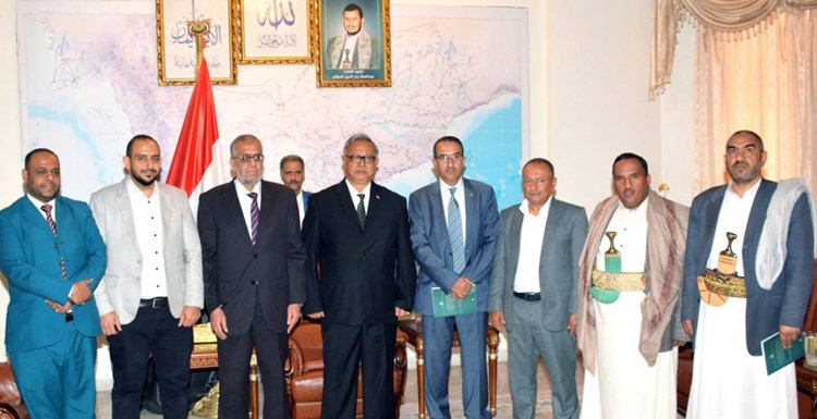 رئيس حكومة صنعاء يلتقي ممثل حماس في اليمن.. وهذا ما ناقشاه