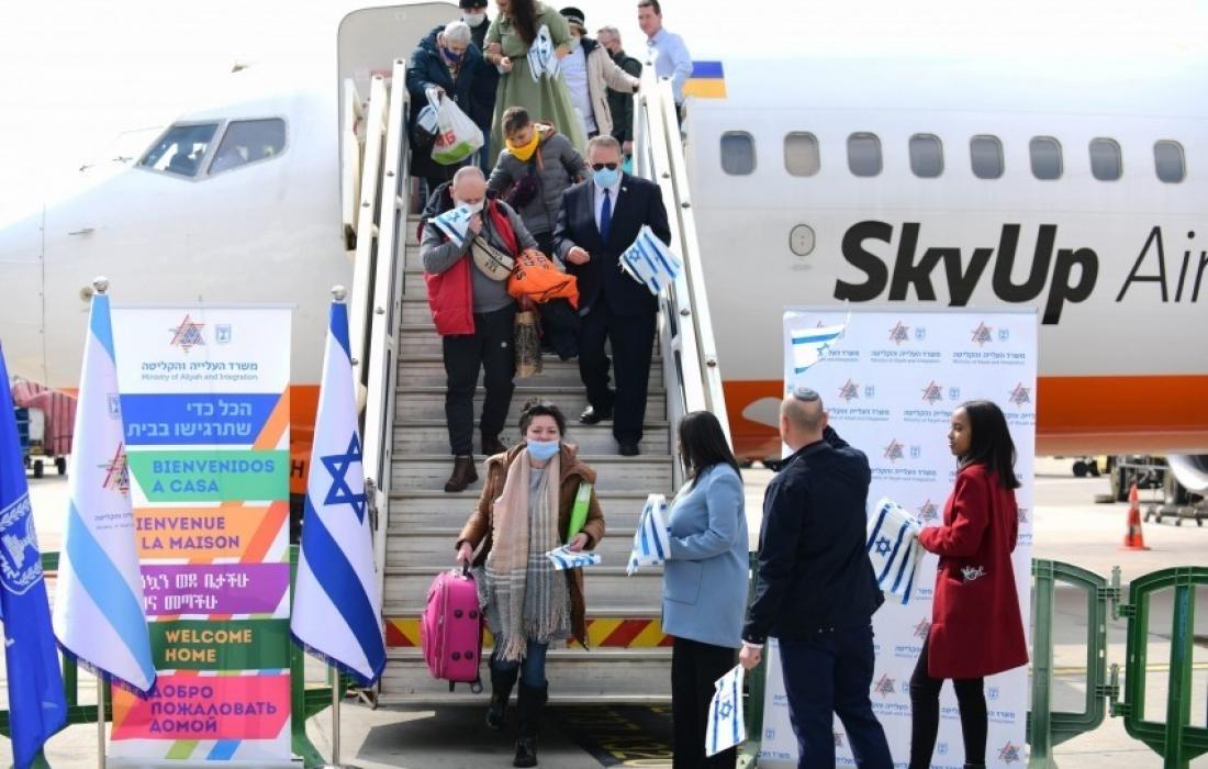 استطلاع رأي: ثلث الصهاينة بدأوا بالتخطيط للهجرة إلى الخارج