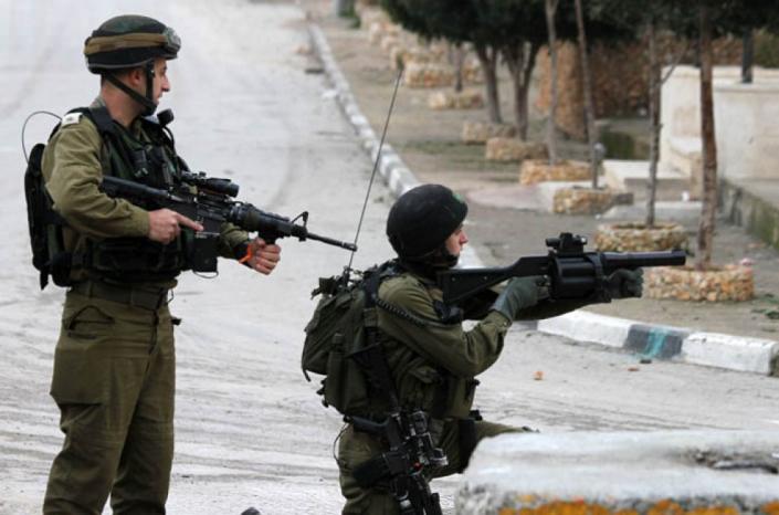 العدو يصيب طفلا فلسطينيا في بلدة الرام شمال القدس