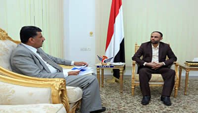 الرئيس المشاط يناقش مع محافظ البنك المركزي وضع القطاع المصرفي